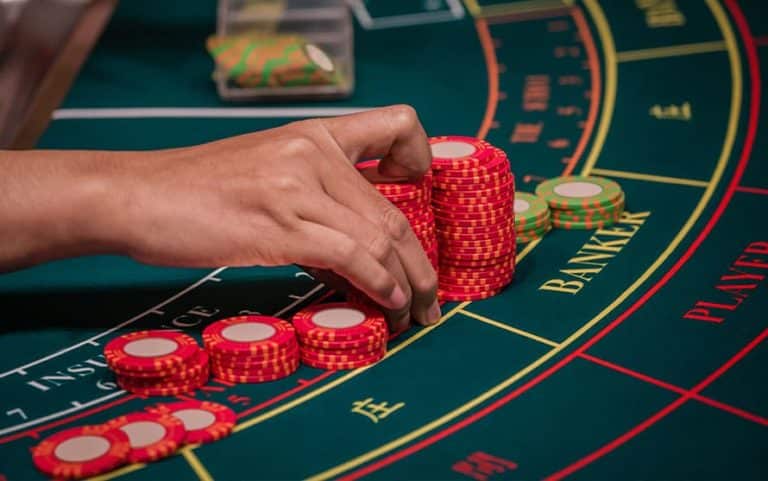 La strategia nel baccarat: contare le carte e il punteggio